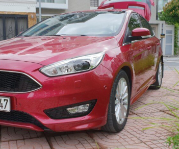 Ford Focus S 2018 - Cần bán gấp Ford Focus đời 2018 màu đỏ bản S cao cấp