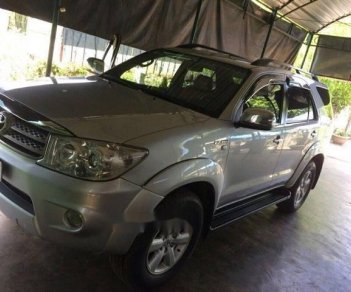 Toyota Fortuner 2010 - Bán Toyota Fortuner đời 2010, màu bạc, giá 495tr