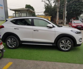 Hyundai Tucson 2018 - Bán Hyundai Tucson 2018, giá cực tốt, khuyến mại cực cao, trả góp 80%, lãi ưu đãi, liên hệ để ép giá 0989278111