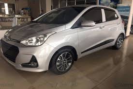 Hyundai Grand i10 1.2AT 2018 - Bán ô tô Hyundai i10 1.2AT đời 2018, màu bạc