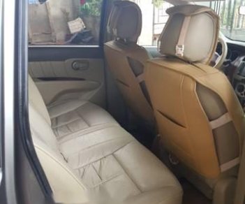 Nissan Grand livina 2011 - Bán xe Nissan Grand livina sản xuất 2011, màu xám 