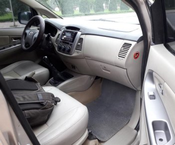 Toyota Innova 2.0E 2013 - Bán ô tô Toyota Innova E đời 2013, màu vàng, 498 triệu chính chủ Hà Nội