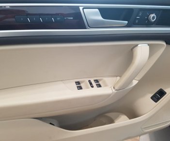 Volkswagen Touareg GP 2016 - Bán Volkswagen Touareg GP, màu xám (ghi), nhập khẩu, giá cực tốt. LH: 0901933522 Vy