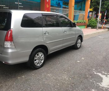 Toyota Innova G 2011 - Gia đình bán xe Toyota Innova G màu bạc, SX đăng kí tháng 1 năm 2012, chính chủ sử dụng