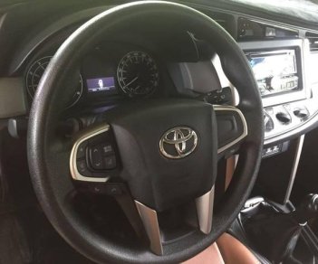 Toyota Innova 2017 - Bán Toyota Innova năm sản xuất 2017, màu xám