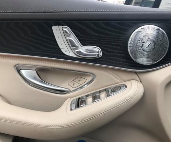 Mercedes-Benz GLC-Class 300 4Matic 2016 - Bán Mercedes GLC300 2016 trắng/kem, biển Hà Nội Phát Lộc