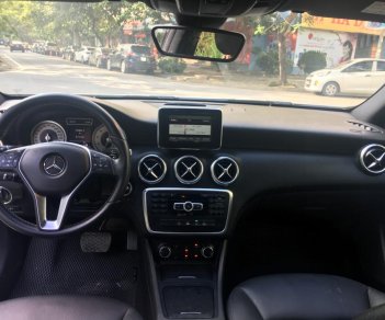 Mercedes-Benz A class A200 2013 - Chính chủ Mercedes A200 năm sản xuất 2013, màu trắng, xe hatchback, giá tốt