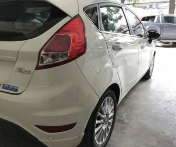 Ford Fiesta AT 2015 - Bán Ford Fiesta AT năm sản xuất 2015, màu trắng