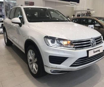 Volkswagen Touareg 3.6 V6 2018 - Cần bán lại xe Volkswagen Touareg 3.6 V6 năm 2018, màu trắng, nhập khẩu nguyên chiếc số tự động