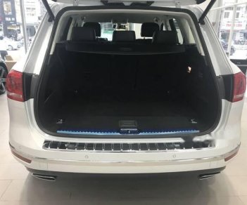 Volkswagen Touareg 3.6 V6 2018 - Cần bán lại xe Volkswagen Touareg 3.6 V6 năm 2018, màu trắng, nhập khẩu nguyên chiếc số tự động