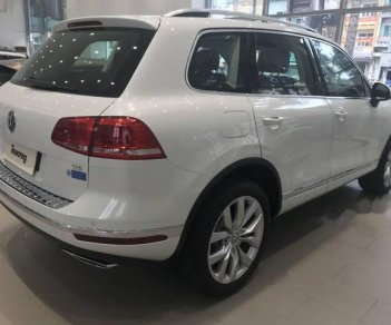 Volkswagen Touareg 3.6 V6 2018 - Cần bán lại xe Volkswagen Touareg 3.6 V6 năm 2018, màu trắng, nhập khẩu nguyên chiếc số tự động