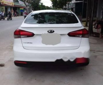 Kia Cerato 2016 - Cần bán gấp Kia Cerato năm 2016, màu trắng số sàn, 495 triệu