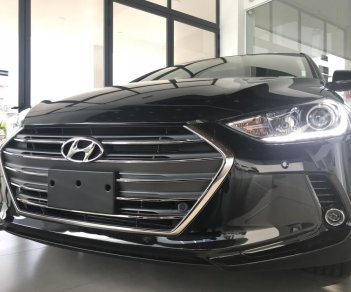Hyundai Elantra 2018 - Bán Elantra 2.0AT màu đen - Xe có sẵn giao ngay