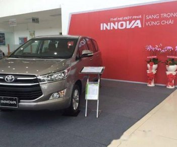 Toyota Innova   2018 - Cần bán Toyota Innova sản xuất 2018, màu bạc