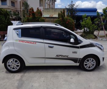 Chevrolet Spark LTZ 2014 - Bán ô tô Chevrolet Spark LTZ năm sản xuất 2014, màu trắng