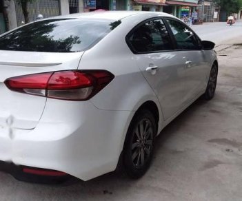 Kia Cerato 2016 - Cần bán gấp Kia Cerato năm 2016, màu trắng số sàn, 495 triệu