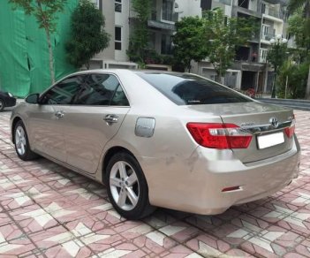 Toyota Camry   2.5Q  2014 - Cần bán Toyota Camry 2.5Q đời 2014, màu bạc, giá tốt