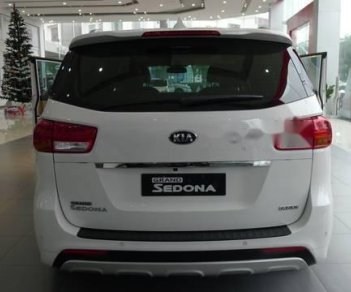 Kia Sedona 2018 - Cần bán gấp Kia Sedona sản xuất 2018, màu trắng, giá tốt