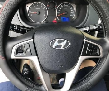 Hyundai i20   2011 - Bán Hyundai i20 sản xuất 2011, màu trắng, chính chủ, giá chỉ 365 triệu