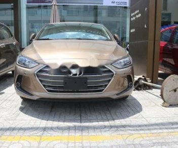 Hyundai Elantra  2.0AT  2018 - Cần bán Hyundai Elantra 2.0AT đời 2018, màu nâu, giá 659tr