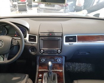 Volkswagen Touareg   AT  2016 - Cần bán Volkswagen Touareg AT đời 2016, xe nhập