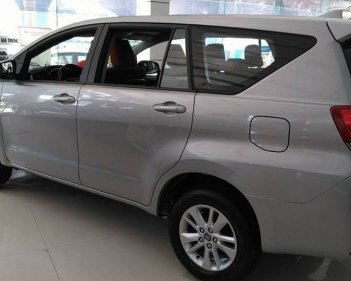 Toyota Innova   2.0 AT  2018 - Bán ô tô Toyota Innova 2.0 AT đời 2018, màu xám, giá tốt