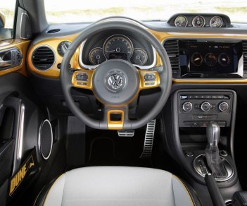 Volkswagen Beetle Dune 2018 - Bán Volkswagen Beetle giá tốt, giao toàn quốc, trả trước chỉ 400tr-LH: 090.364.3659