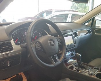 Volkswagen Touareg   3.6 AT  2016 - Bán xe Volkswagen Touareg 3.6 AT đời 2016, màu nâu