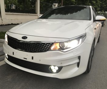 Kia Optima 2.0 ATH  2018 - Cần bán xe Kia Optima đời 2017 màu trắng, giá 868 triệu