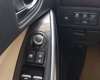 Mazda 6  2.0 AT  2017 - Bán xe Mazda 6 2.0 AT 2017, màu đen chính chủ  