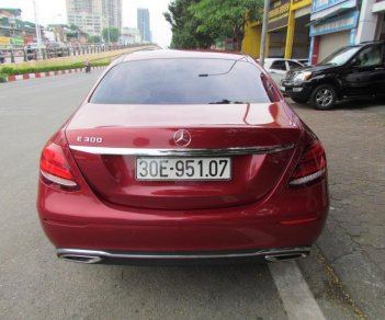 Mercedes-Benz E250 2017 - Bán Mercedes E250 2017 màu đỏ