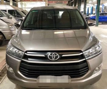 Toyota Innova 2.0E 2017 - Bán ô tô Toyota Innova 2.0E đời 2017, màu bạc, giá tốt