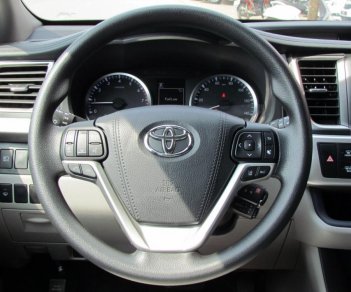 Toyota Highlander LE 2018 - Bán Toyota Highlander 2018 màu trắng