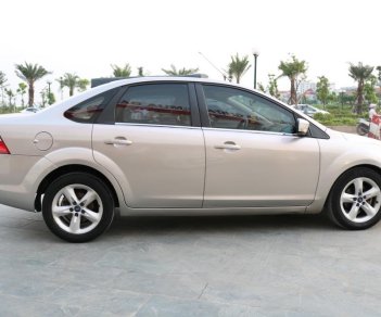 Ford Focus 1.8 MT 2011 - Bán Ford Focus 1.8 MT sản xuất năm 2011, màu kem (be), giá tốt