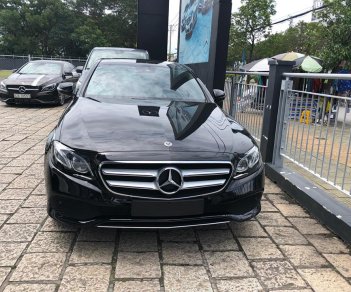 Mercedes-Benz E class E250 2018 - Bán xe Mercedes E250 mới chưa lăn bánh, giá xe cũ, màu đen 2018 chính hãng