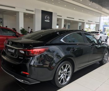 Mazda 6 2.0L 2018 - Bán ô tô Mazda 6 2.0L 2018, màu đen, 899tr, hỗ trợ giao xe tận nhà