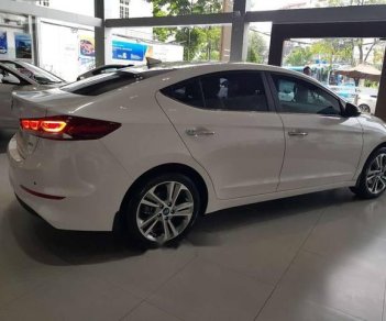 Hyundai Elantra 2018 - Bán ô tô Hyundai Elantra đời 2018, màu trắng