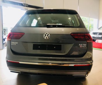 Volkswagen Tiguan Allspace 2018 - Bán Volkswagen Tiguan Allspace Đức nhập khẩu, chỉ 371 triệu, là có thể sở hữu xe Đức, LH em để có giá sập sàn 0942 050 350