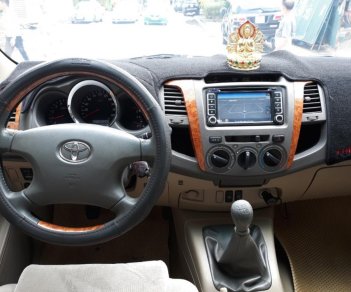 Toyota Fortuner  2.5 G  2010 - Bán Toyota Fortuner 2.5 G 2010 máy dầu, số tay, màu bạc. Hồ sơ cầm tay