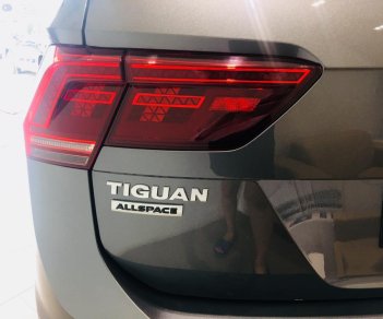 Volkswagen Tiguan Allspace 2018 - Bán Volkswagen Tiguan Allspace Đức nhập khẩu, chỉ 371 triệu, là có thể sở hữu xe Đức, LH em để có giá sập sàn 0942 050 350