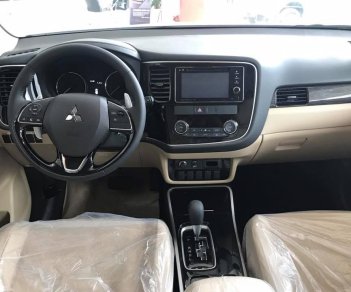 Mitsubishi Outlander 2.4 CVT 2018 - Bán ô tô Mitsubishi Outlander 2.4 CVT đời 2018, màu đen có bán trả góp liên hệ 0906.884.030