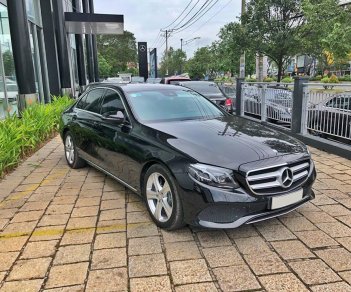 Mercedes-Benz E class E250 2017 - Bán xe Mercedes E250 đen 2017 chính hãng, trả trước 700 triệu nhận xe