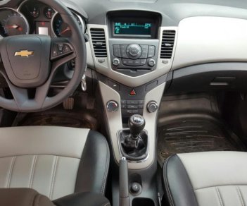 Chevrolet Cruze LT 1.6MT 2016 - Bán Chevrolet Cruze LT 1.6MT màu ghi bạc, số sàn, sản xuất 2016, biển Sài Gòn mẫu mới