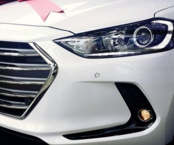 Hyundai Elantra 1.6MT 2018 - Bán xe Hyundai Elantra 1.6MT sản xuất năm 2018, màu trắng