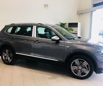 Volkswagen Tiguan Allspace 2018 - Bán Volkswagen Tiguan Allspace Đức nhập khẩu, chỉ 371 triệu, là có thể sở hữu xe Đức, LH em để có giá sập sàn 0942 050 350