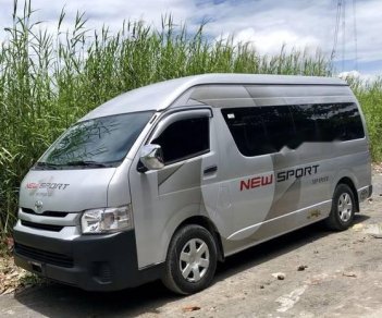 Toyota Hiace   2015 - Bán Toyota Hiace năm sản xuất 2015, màu bạc như mới