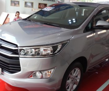 Toyota Innova E 2018 - Toyota Innova E mới 100% sản xuất năm 2018, có xe giao ngay