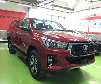 Toyota Hilux 2.8G 2018 - Bán xe Toyota Hilux 2.8L màu đỏ giao ngay