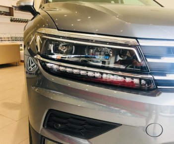 Volkswagen Tiguan Allspace 2018 - BÁN Volkswagen Tiguan Allspace, chỉ 371Tr sở hữu dòng xe SUV đẳng cấp từ Đức. 0942 050 350