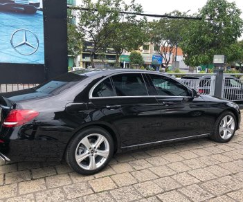 Mercedes-Benz E class E250 2018 - Bán xe Mercedes E250 mới chưa lăn bánh, giá xe cũ, màu đen 2018 chính hãng